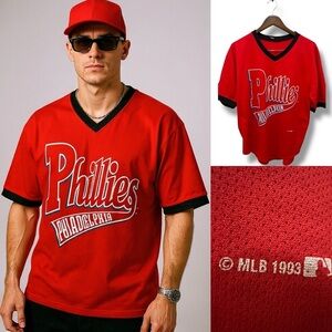 248 MLB | EUC Vintage Philadelphia Phillies Red V-Neck Jersey Tee 1993 (Sz L)